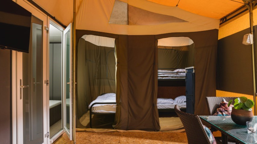 Safaritent met eigen badkamer