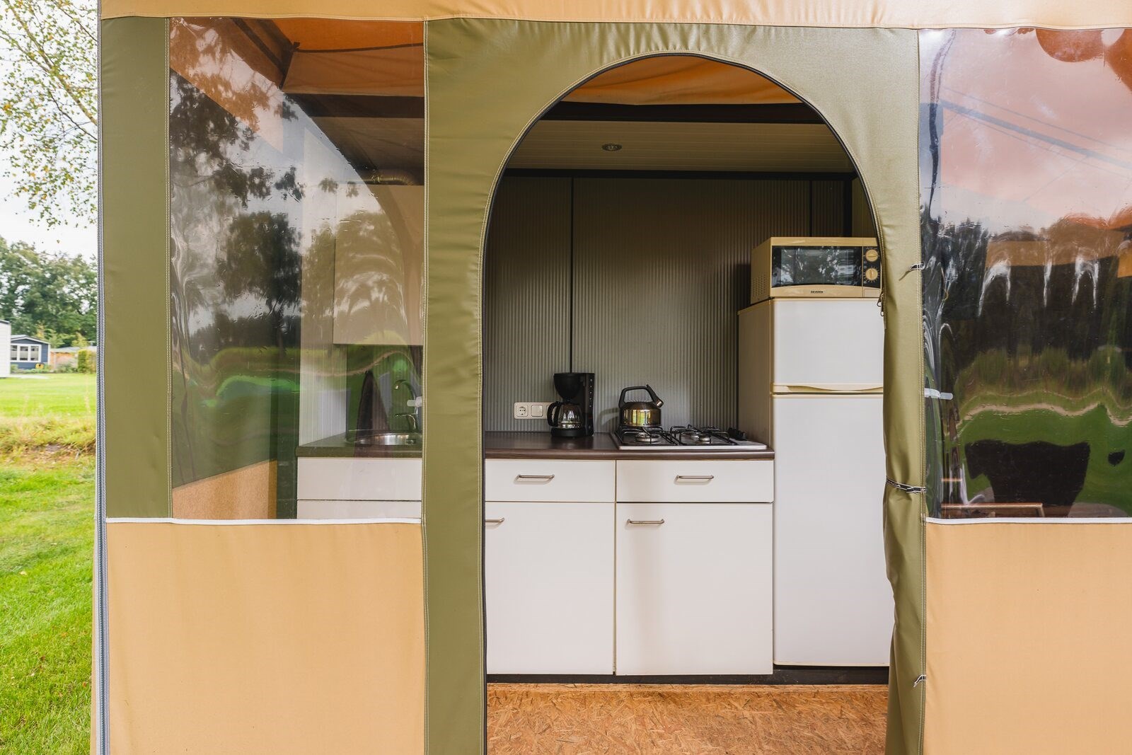 Safaritent met eigen badkamer