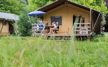 Glamping safaritent met eigen badkamer in de Dordogne Glamping safaritent met eigen badkamer in de Dordogne