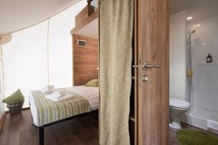 Glamping safaritent met prive sanitair aan het Veluwemeer Glamping safaritent met prive sanitair aan het Veluwemeer