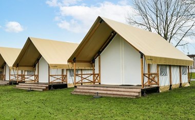 Glamping safaritent met prive sanitair aan het Veluwemeer Glamping safaritent met prive sanitair aan het Veluwemeer