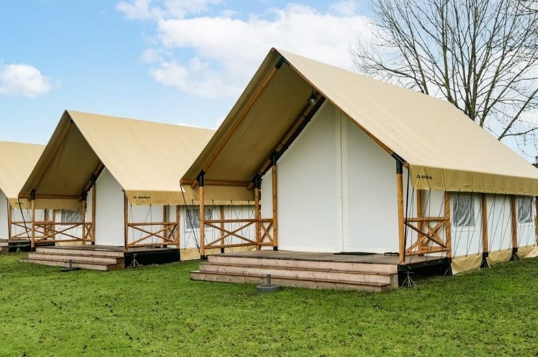 Glamping safaritent met prive sanitair aan het Veluwemeer Glamping safaritent met prive sanitair aan het Veluwemeer