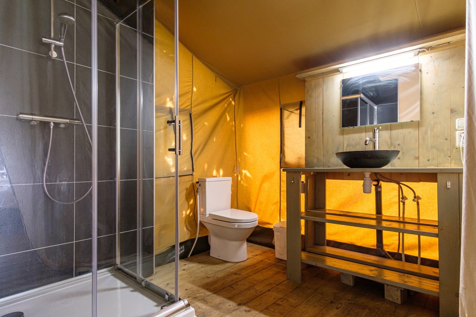 Safaritent met badkamer in Rheeze