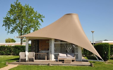Lodgetent met badkamer in Zeeland Lodgetent met badkamer in Zeeland