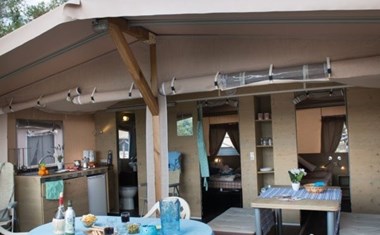 Lodgetent met badkamer aan de Adriatische kust Lodgetent met badkamer aan de Adriatische kust
