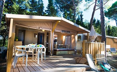 Lodgetent met badkamer aan de prachtige Toscaanse kust Lodgetent met badkamer aan de prachtige Toscaanse kust