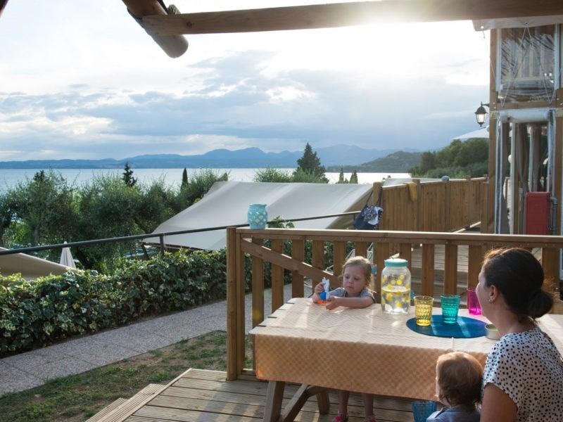 Airlodge met badkamer en prachtig uitzicht over het Gardameer