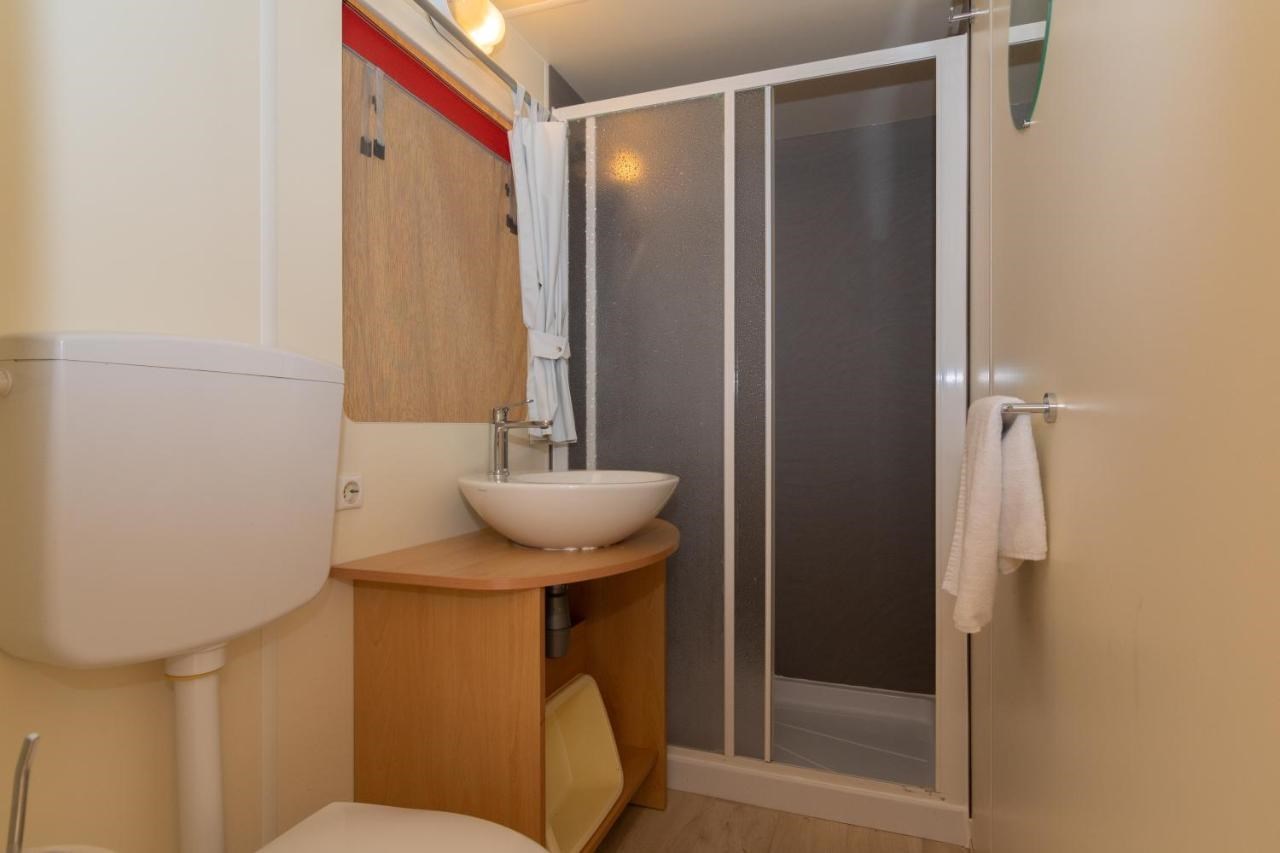 Lodgetent met privé sanitair in Italië