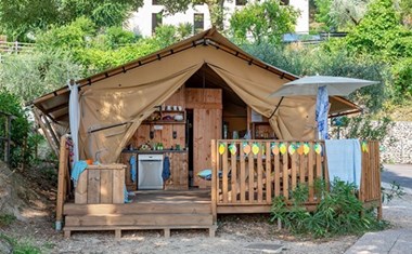 Safaritent met badkamer in zuid Frankrijk Safaritent met badkamer in zuid Frankrijk