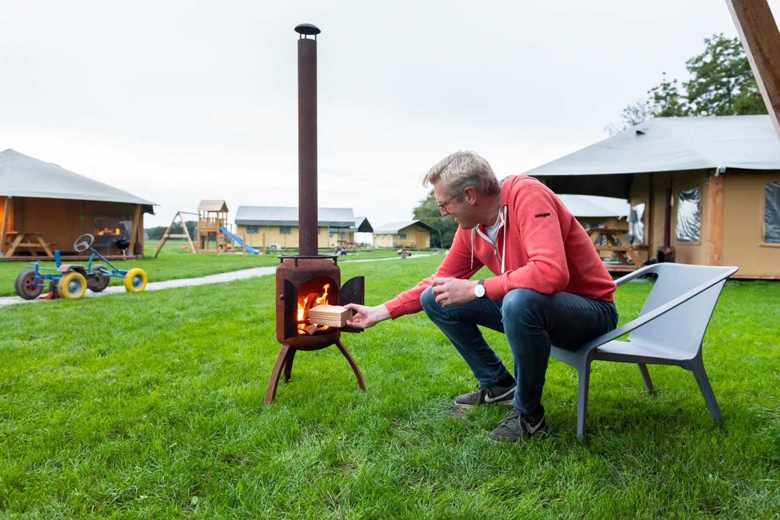 Safaritent met sanitair op de boerderij