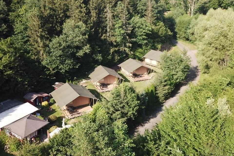 Safaritent met eigen badkamer midden in de bossen