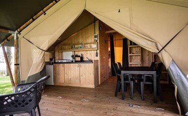 Safaritent met privé sanitair in de Dordogne Safaritent met privé sanitair in de Dordogne