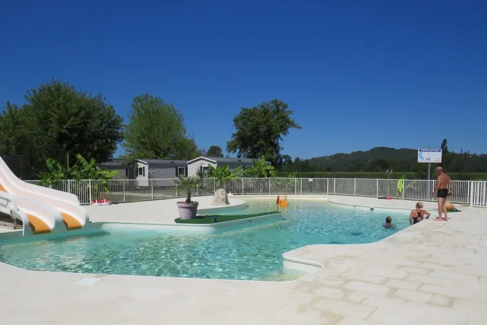 Safaritent met privé sanitair in de Dordogne