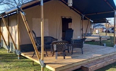 Stoere Safaritent met badkamer in het gezellige Twente Stoere Safaritent met badkamer in het gezellige Twente