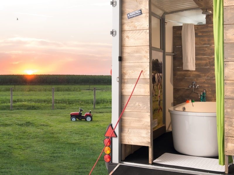 Stoere Ranchtent met badtrailer in Zeeland