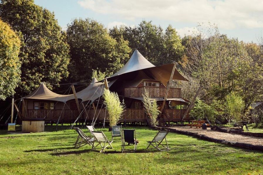 De meest unieke glamping accommodatie van Nederland met eigen hout gestookte hottub