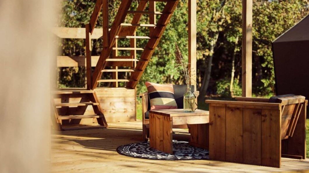 Tenthuisje van twee etages met uitzicht over water en bossen