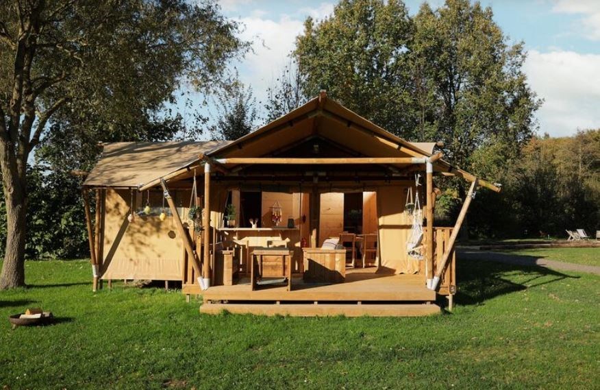 Safaritent pal aan het water