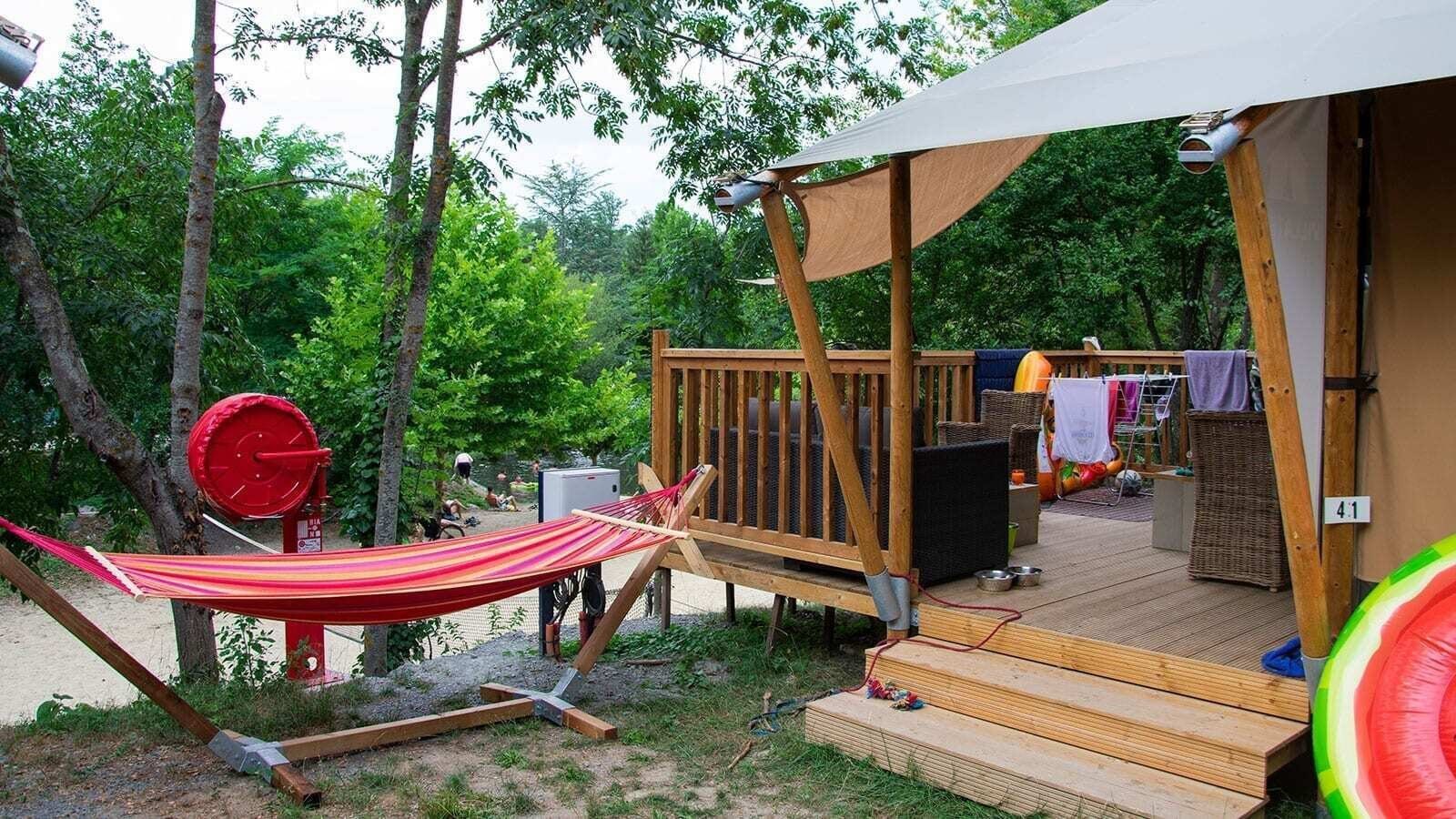 Safaritent met badkamer in zuid Frankrijk