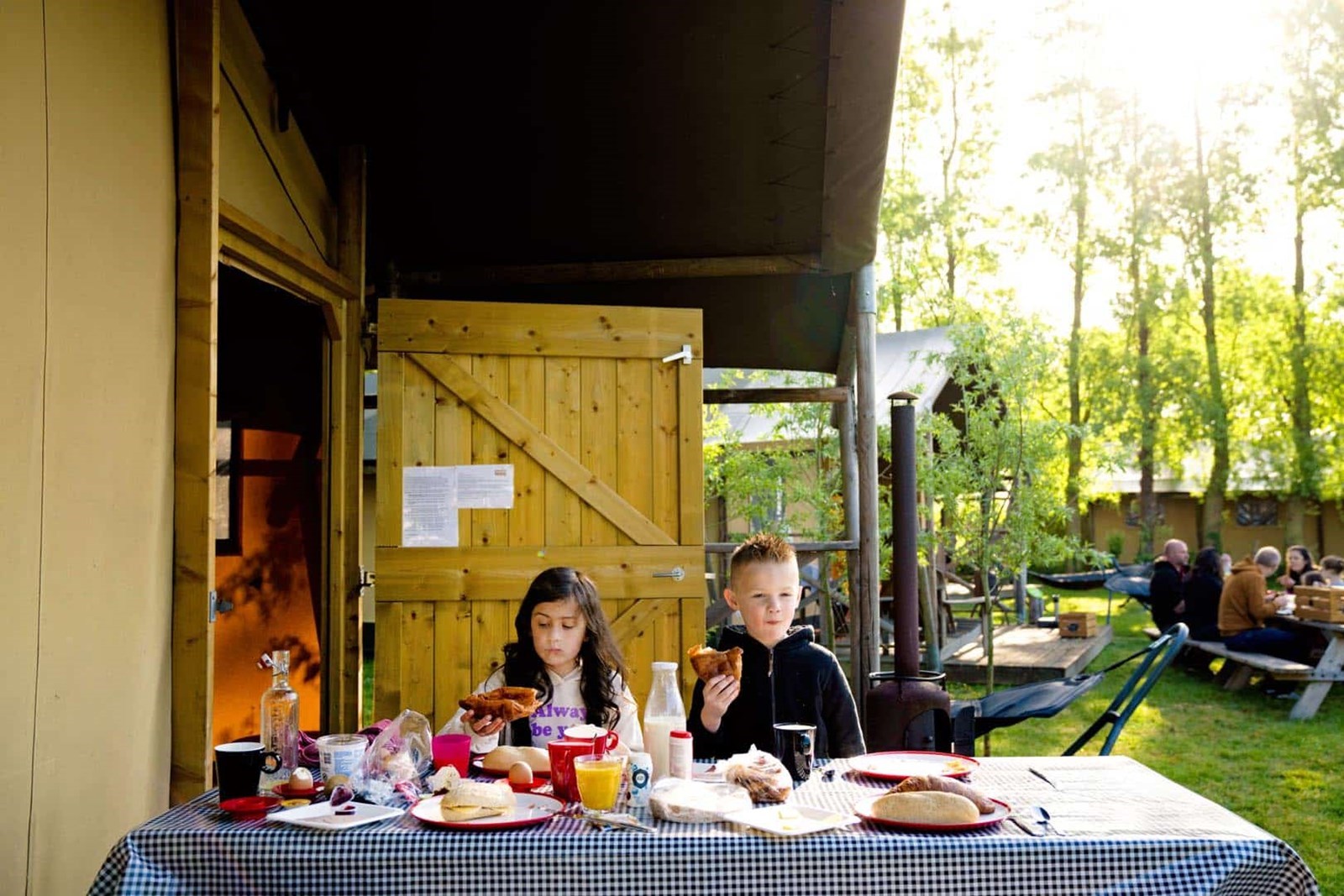 Luxe Lodgetent met badkamer aan de Zeeuwse kust