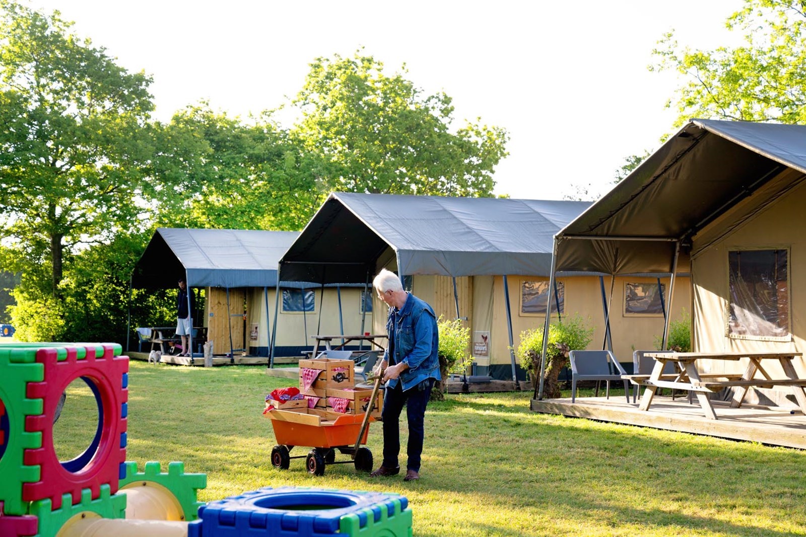 Luxe Lodgetent met badkamer aan de Zeeuwse kust