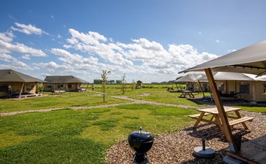 Safaritent met sanitair in het prachtige Zeeland Safaritent met sanitair in het prachtige Zeeland