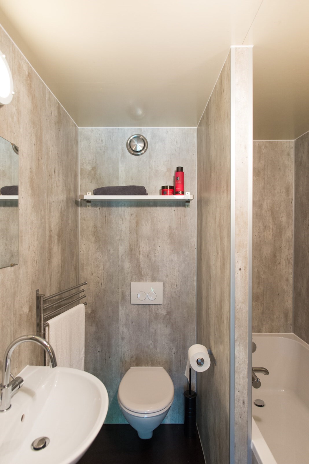 Grote luxe Barntent met privé sanitair en ligbad