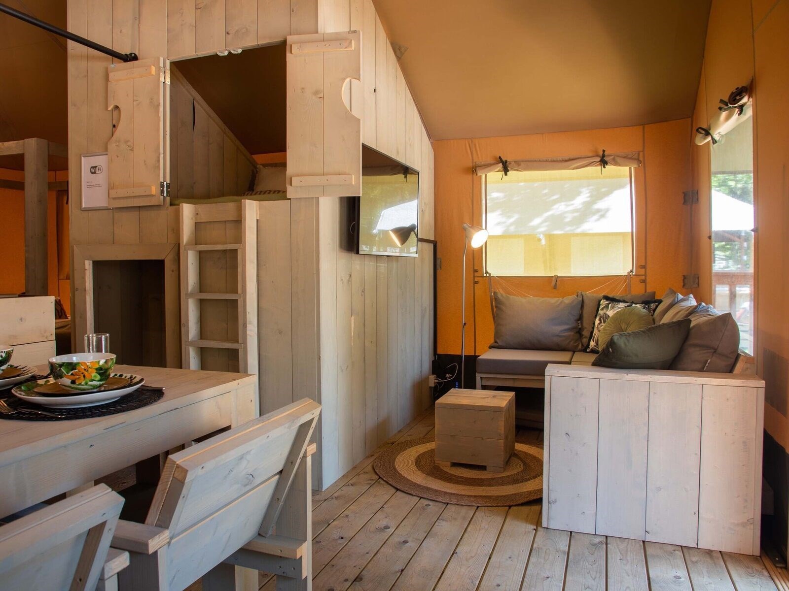 Luxe Safaritent met privé sanitair op de Veluwe