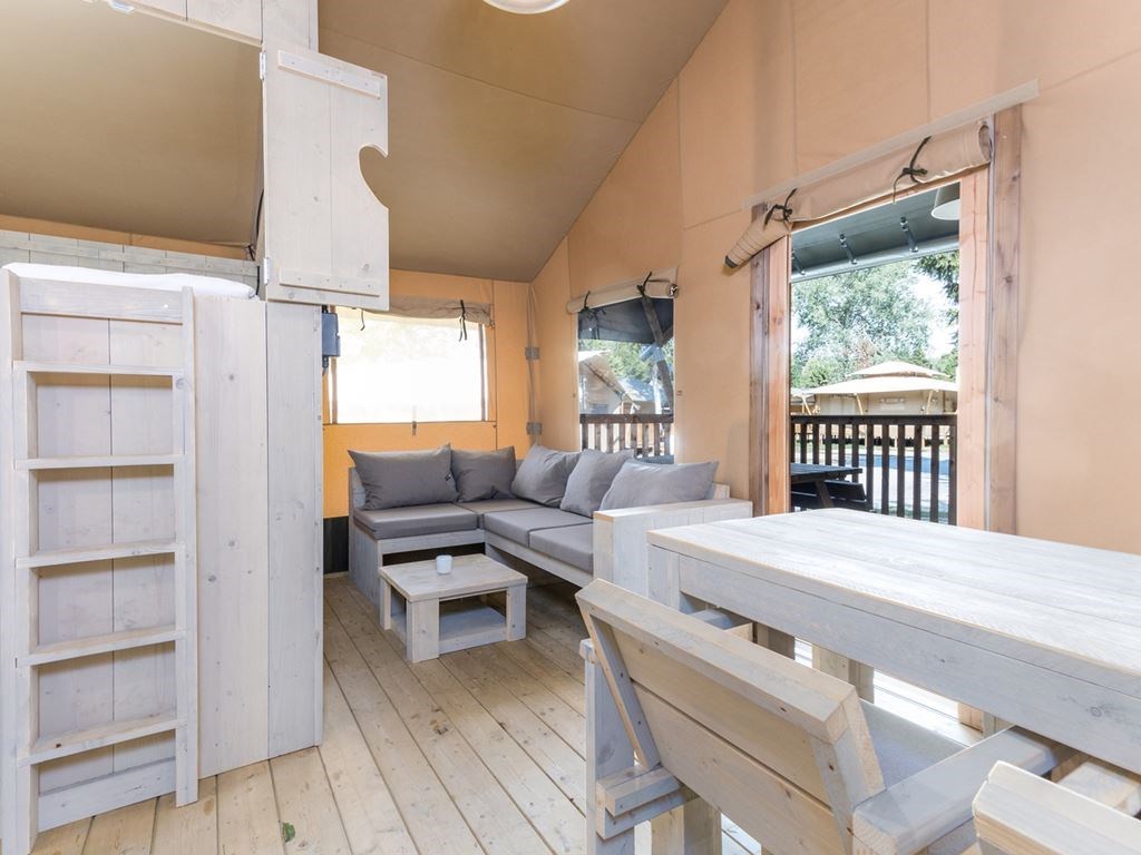 Barntent met badkamer in de mooie Ardennen