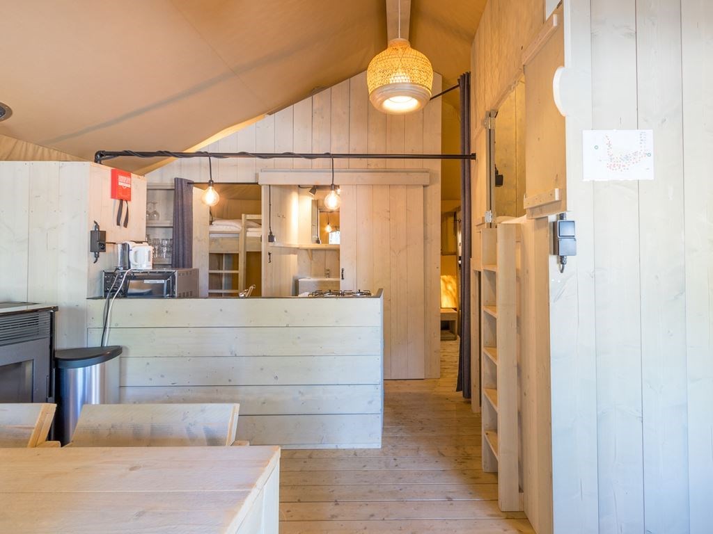 Barntent met badkamer in de mooie Ardennen