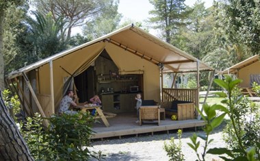 Safaritent met badkamer aan Toscaanse kust Safaritent met badkamer aan Toscaanse kust