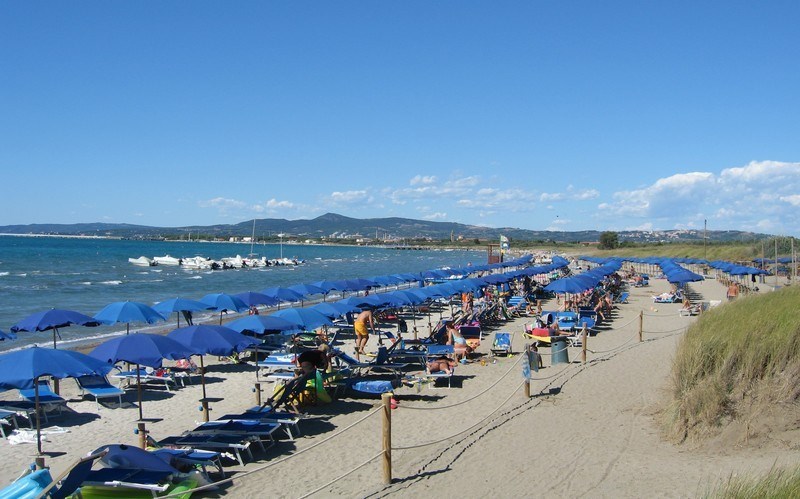 Safaritent met badkamer aan Toscaanse kust