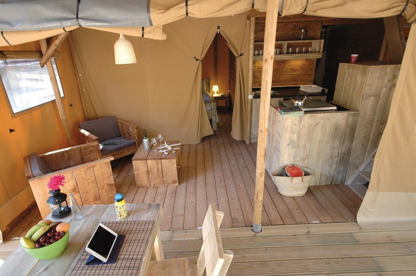 Glamping Lodge met eigen sanitair aan de Costa Brava