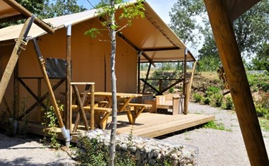 Safaritent met eigen sanitair aan de Costa Brava Safaritent met eigen sanitair aan de Costa Brava
