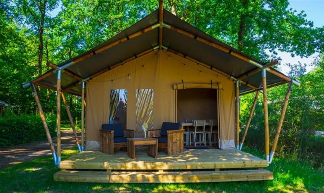 Safaritent aan het meer van Vesoul