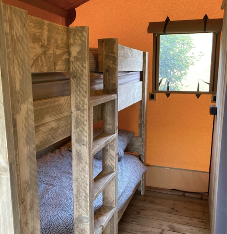 Wood lodge op 2 kilometer van het strand