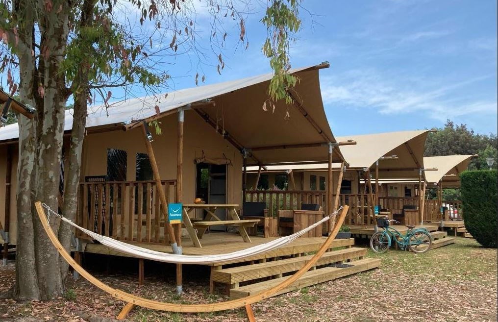 Wood lodge op 2 kilometer van het strand