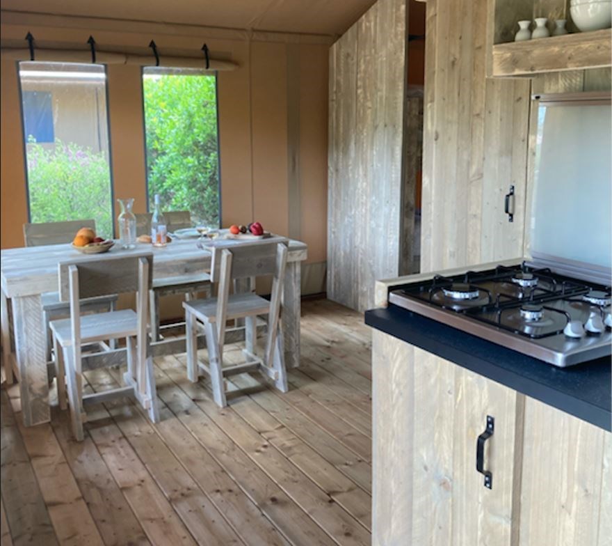 Wood lodge op 2 kilometer van het strand