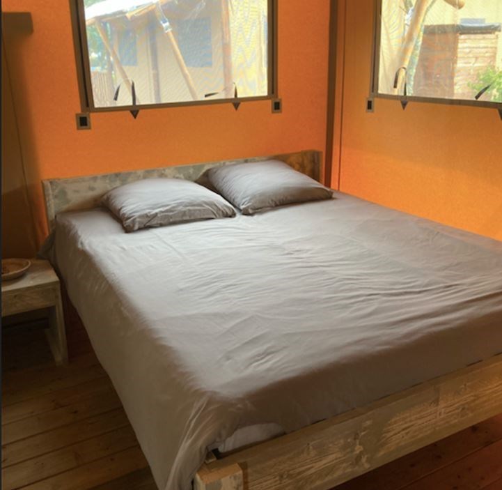 Wood lodge op 2 kilometer van het strand