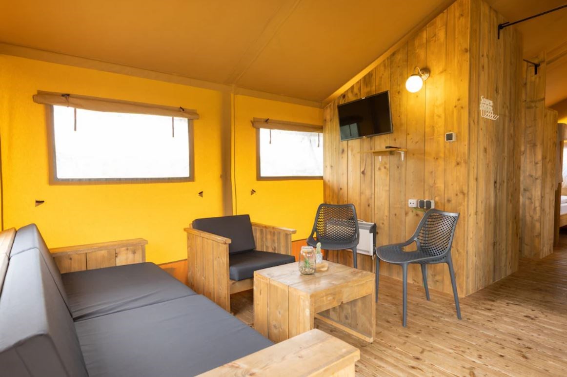 Safaritent met sanitair voor 8 personen