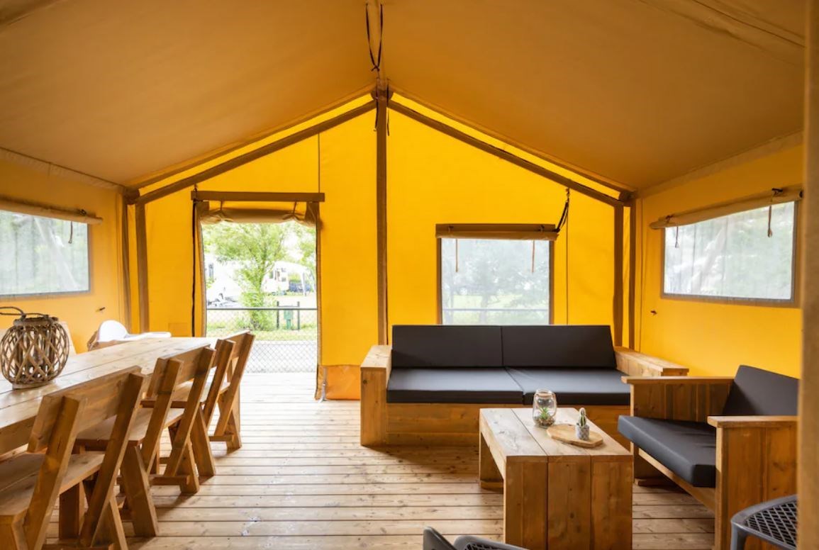 Safaritent met sanitair voor 8 personen