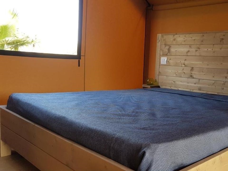 Safaritent met badkamer op Sicilië