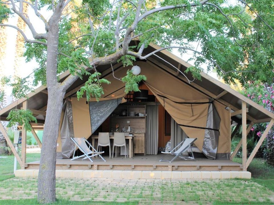 Safaritent met badkamer op Sicilië