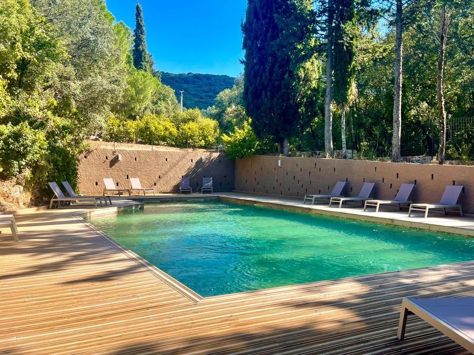 Glamping op Corsica in een lodgetent met badkamer