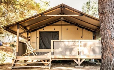 Glamping op Corsica in een lodgetent met badkamer Glamping op Corsica in een lodgetent met badkamer