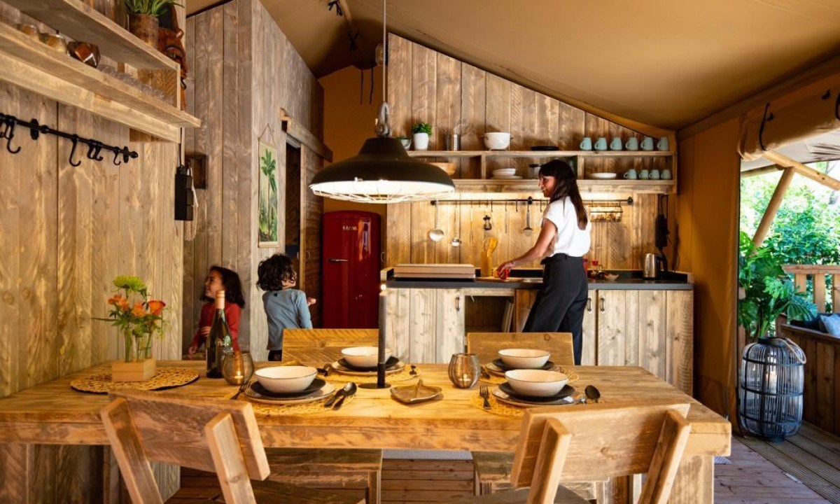 Safaritent met eigen sanitair en airco in Kroatië