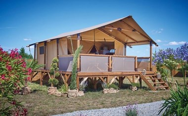 Lodgetent met eigen badkamer in de Côte d'Azur Lodgetent met eigen badkamer in de Côte d'Azur