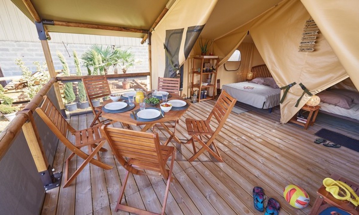 Lodgetent met eigen badkamer in de Côte d'Azur