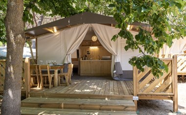 Lodgetent aan zee met je eigen badkamer Lodgetent aan zee met je eigen badkamer