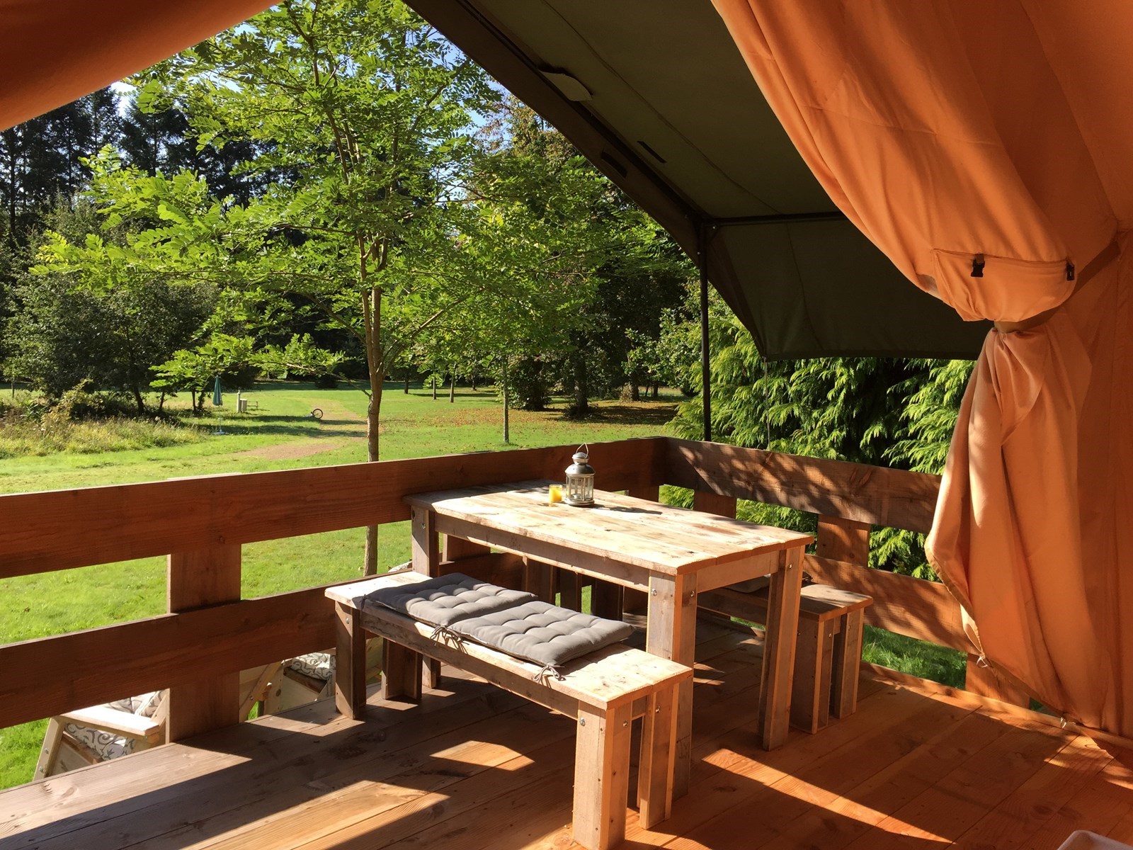 Stijlvol ingerichte Safaritent met exceptionele ruimte